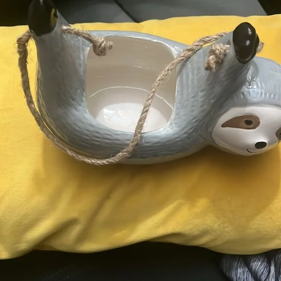 New Gray Sloth Hanging Planter 8.27x5.75” - Picture 3 of 4